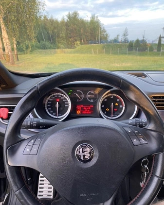 Alfa Romeo Giulietta cena 33500 przebieg: 230000, rok produkcji 2011 z Siewierz małe 277